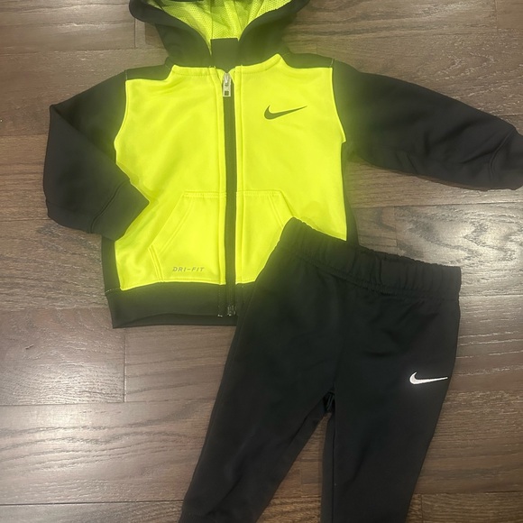 12 Month Nike Outfit - Picture 2 of 8